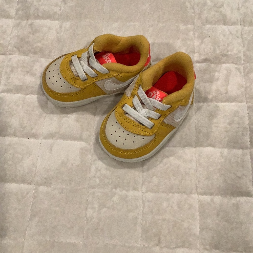 Nike Kids Yellow and White Low-Top Sneakers with Pink Lining
